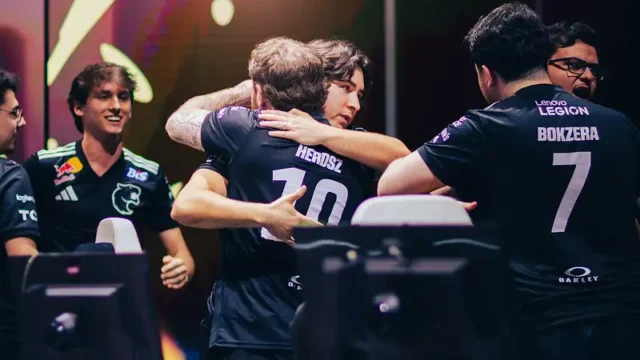 FaZe Clan e FURIA avançam para as semifinais da Esports World Cup 2026 e podem realizar final brasileira inédita.