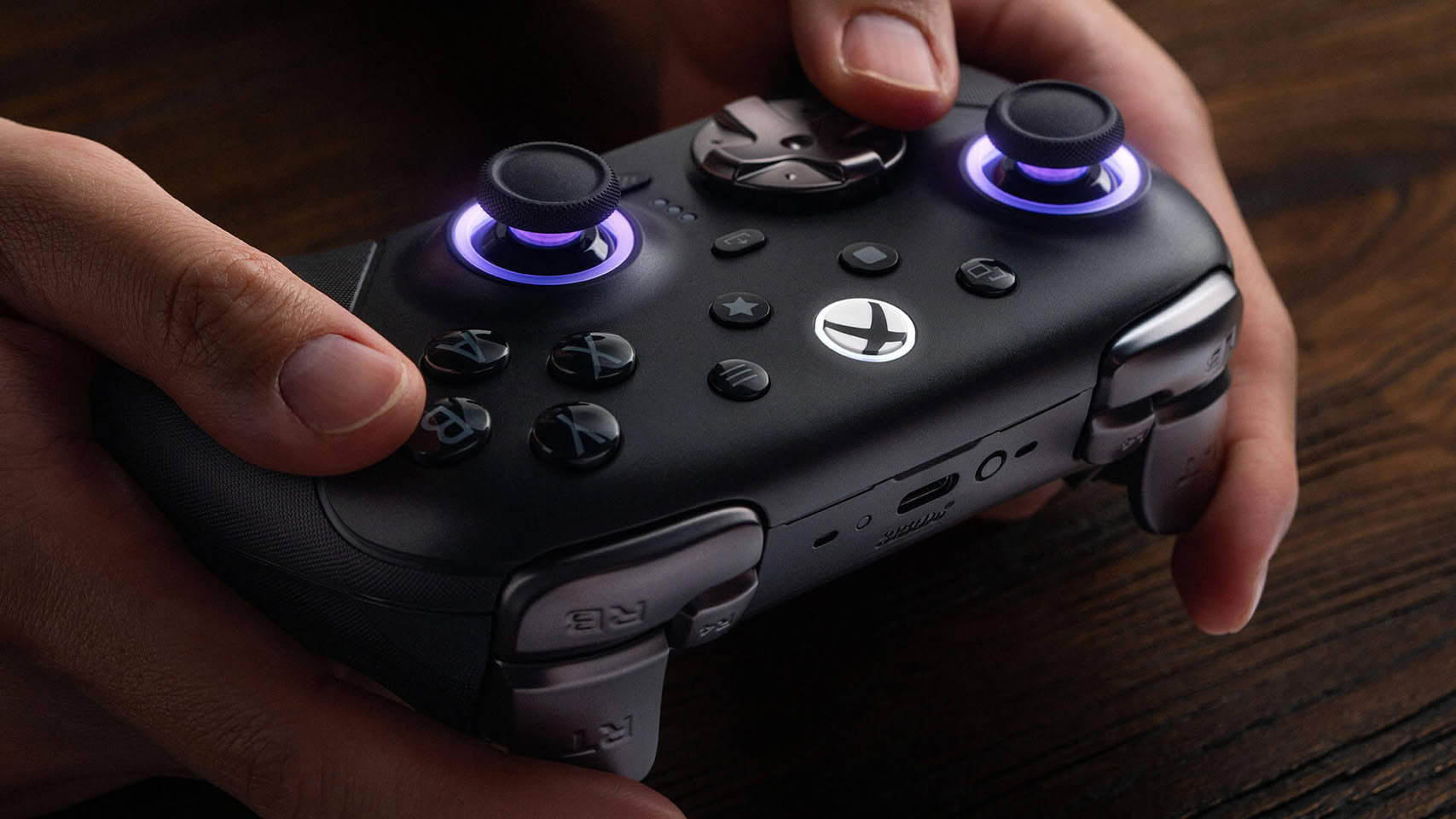 8BitD iniciou as vendas do seu controle Ultimate E3, licenciado para Xbox e com peças modulares exclusivas